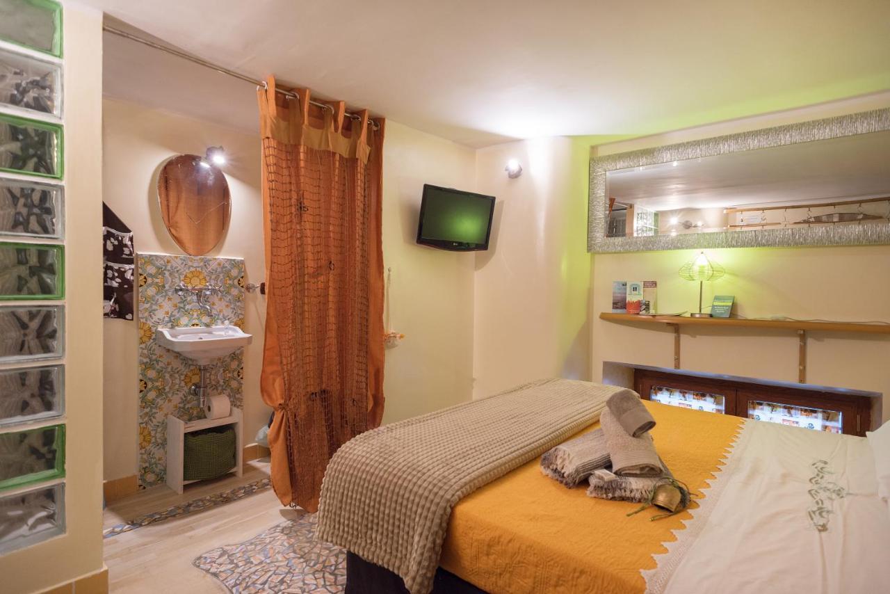 Le Stanze Di Mimi Bed & Breakfast Napoli Bagian luar foto