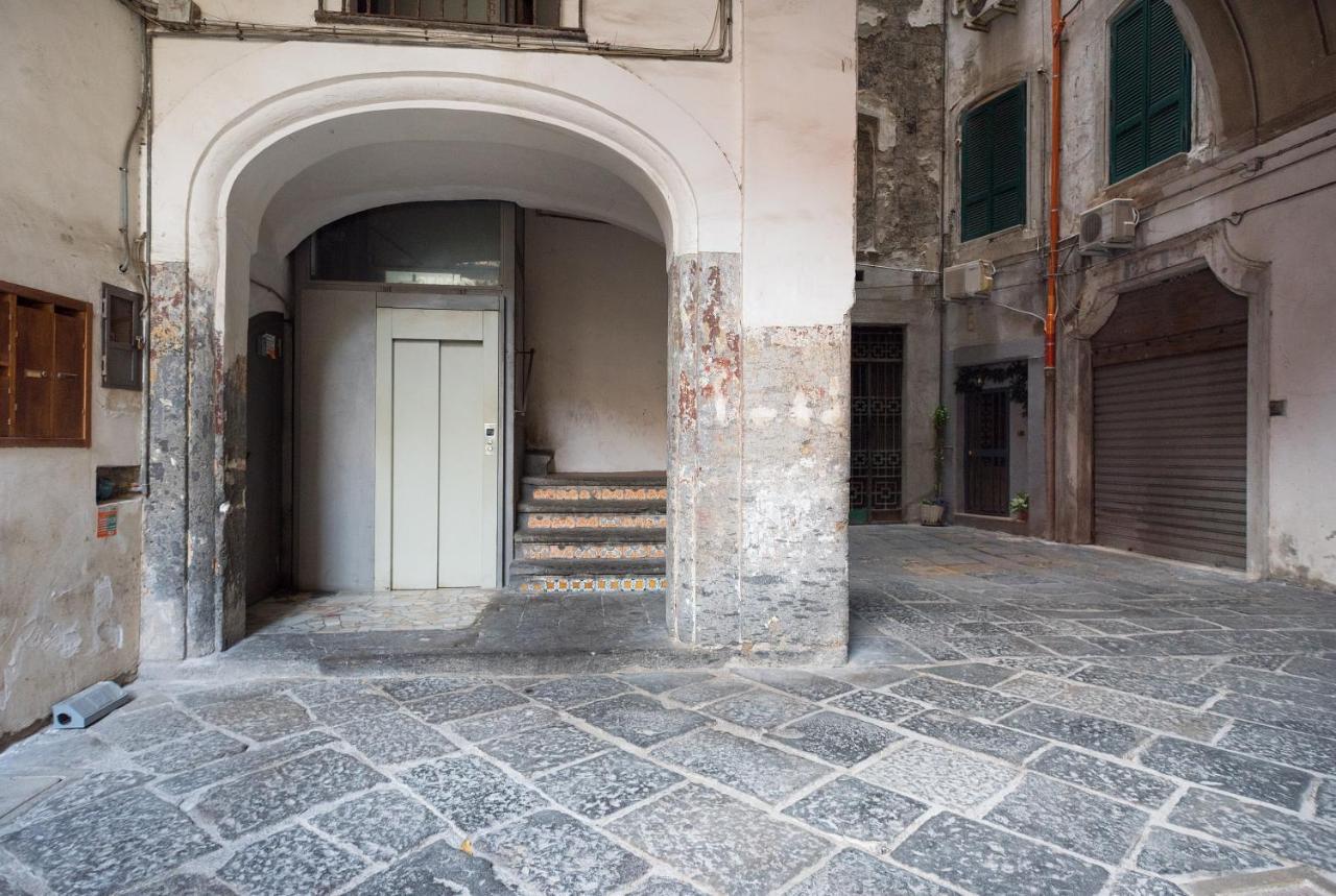 Le Stanze Di Mimi Bed & Breakfast Napoli Bagian luar foto