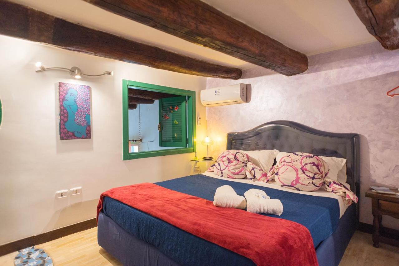 Le Stanze Di Mimi Bed & Breakfast Napoli Bagian luar foto