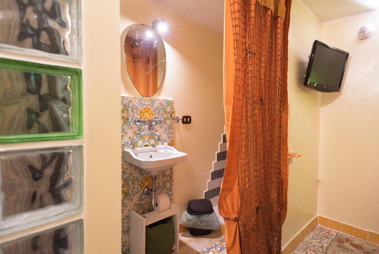 Le Stanze Di Mimi Bed & Breakfast Napoli Bagian luar foto