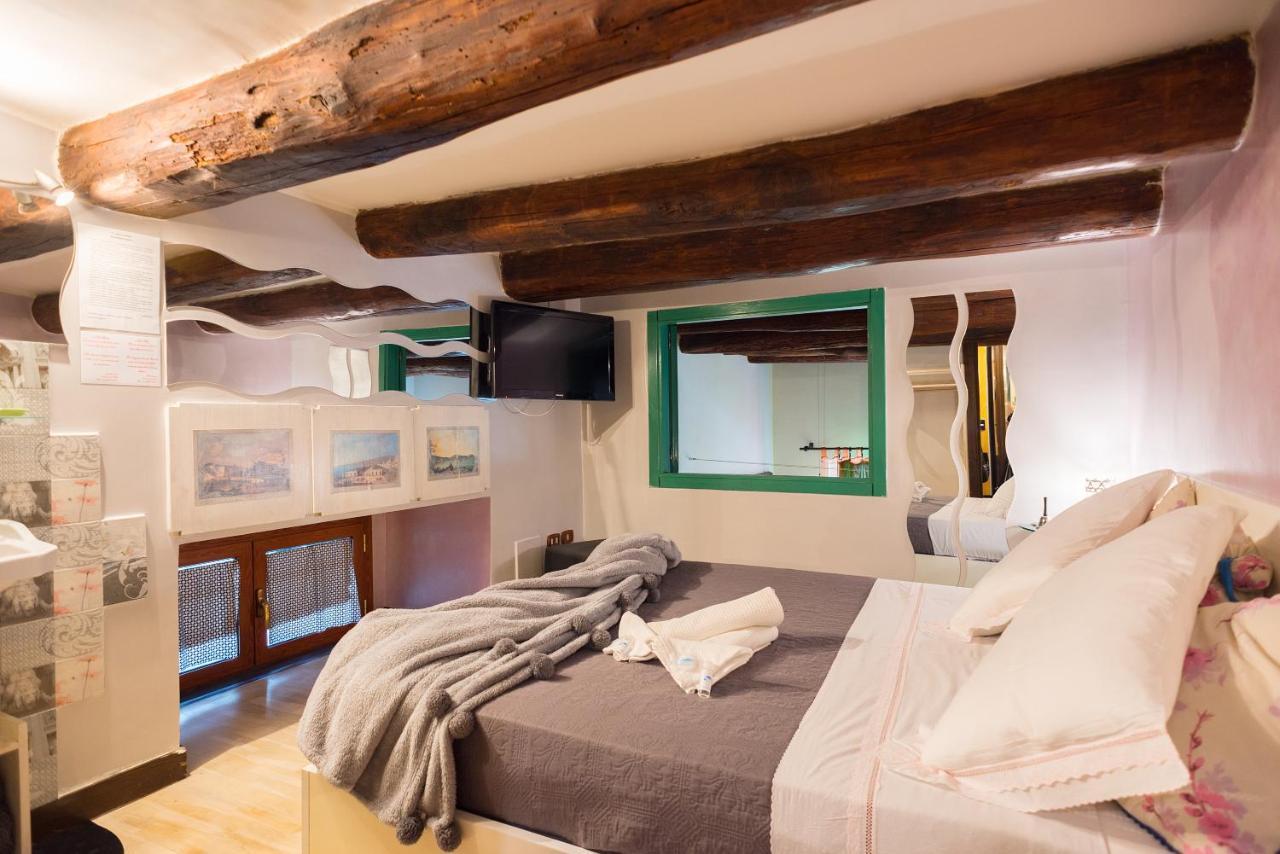 Le Stanze Di Mimi Bed & Breakfast Napoli Bagian luar foto